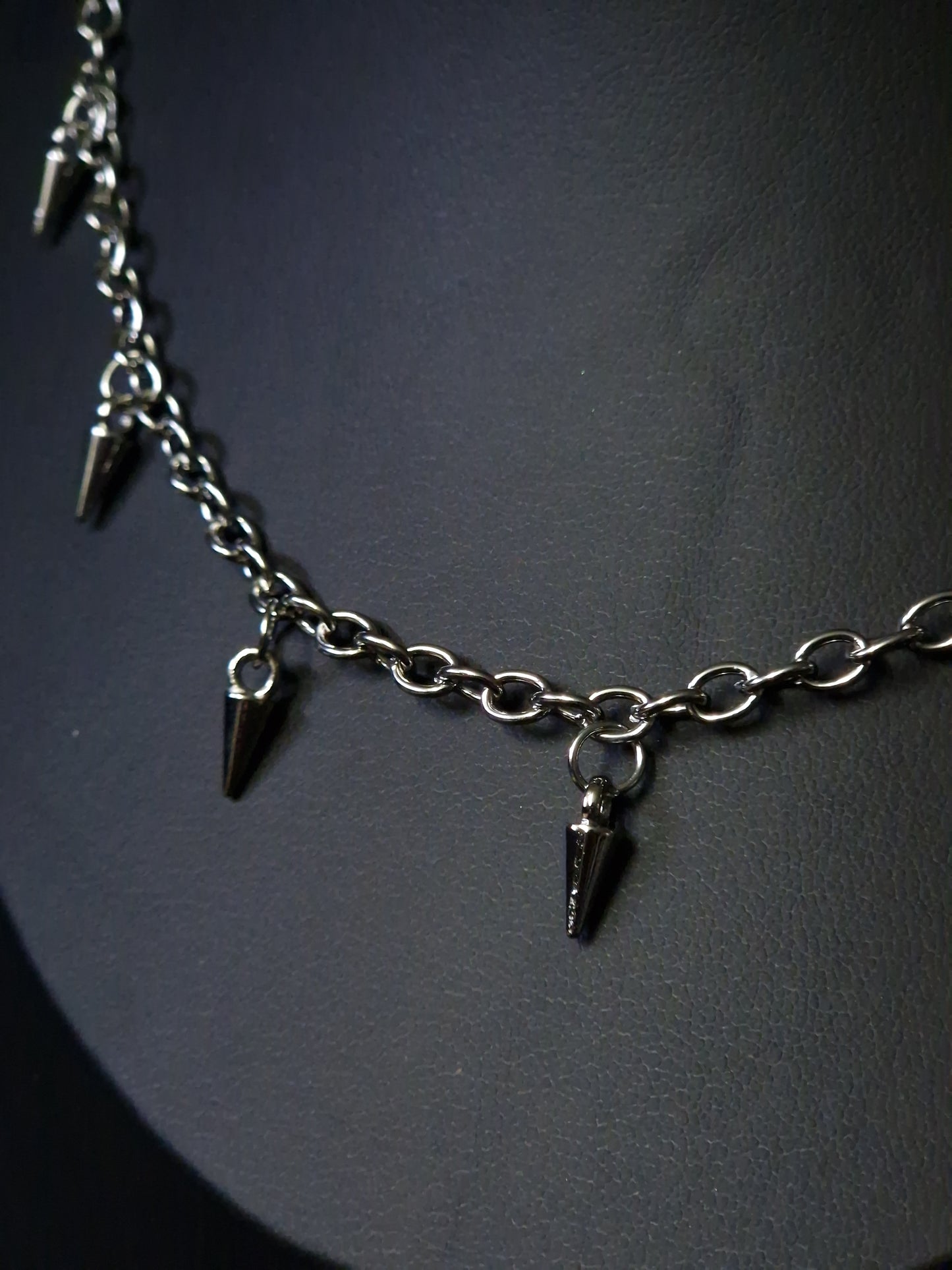 „Midnight Edge“ - Spikes Kette