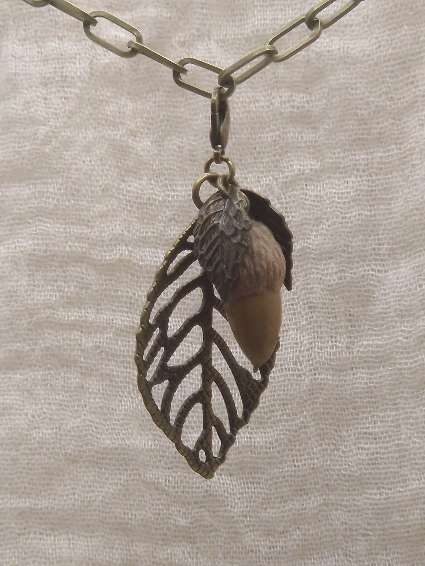 Blatt mit Eichel Charm