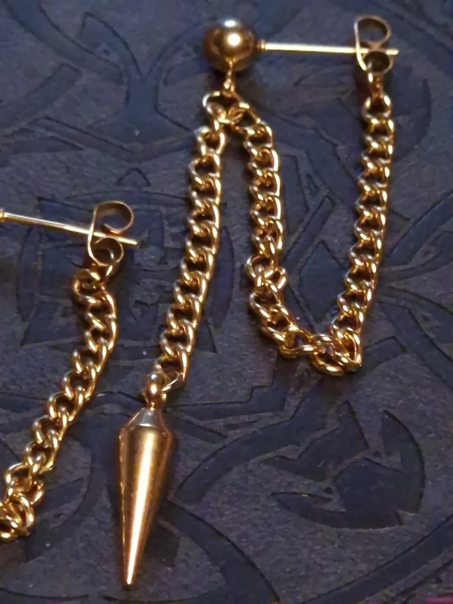 Kettenohrring „Shadow Drop“ gold