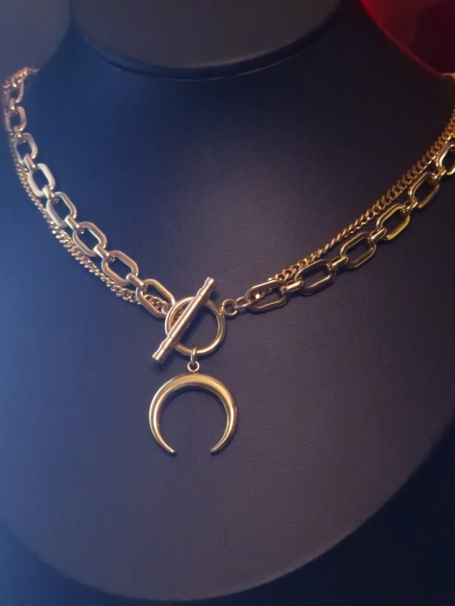 Kraftvolle Halbmond Kette gold