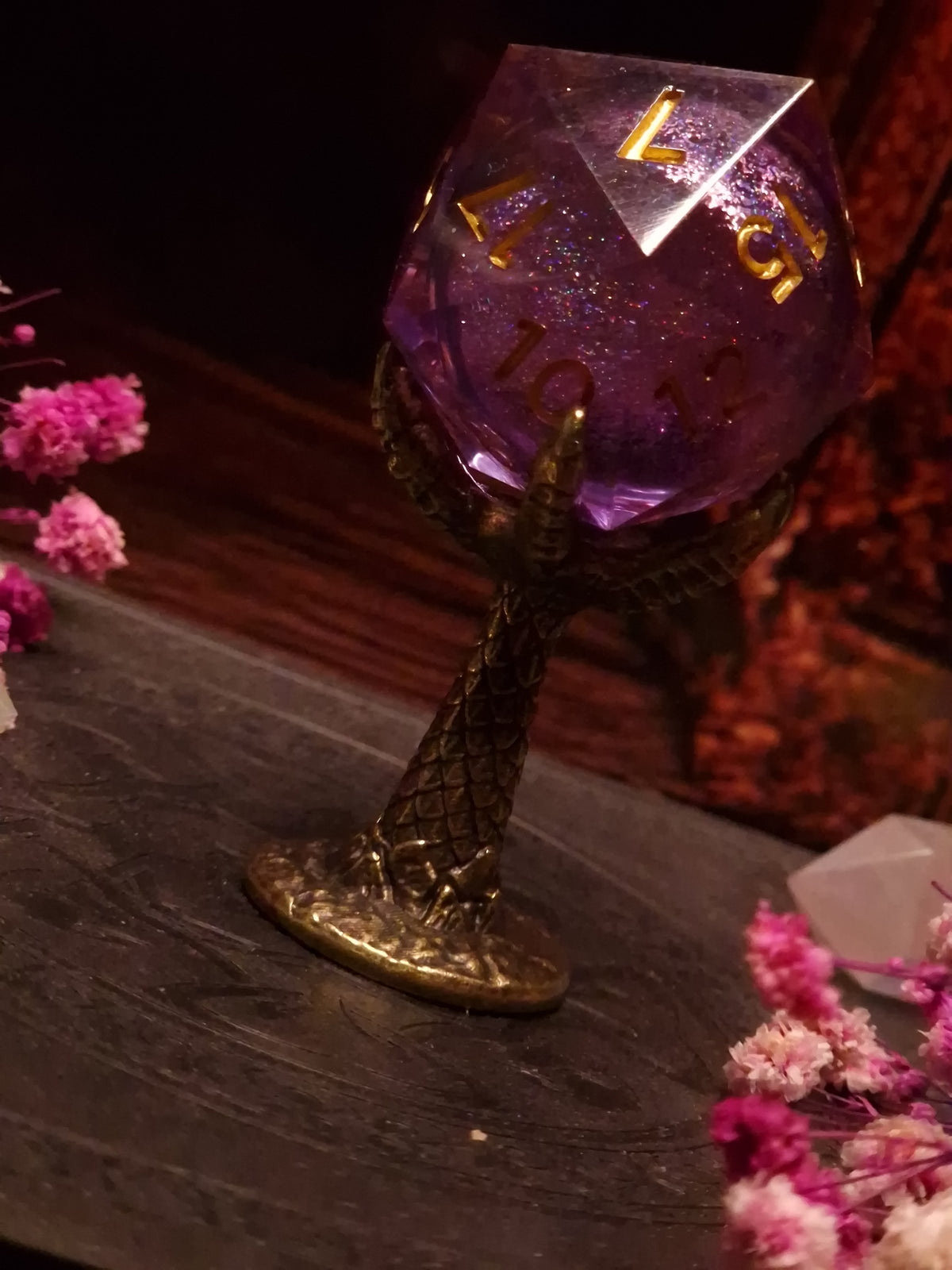 D20 Dice Stand „Dragon’s Claw“ – Wächter deiner Würfelmagie