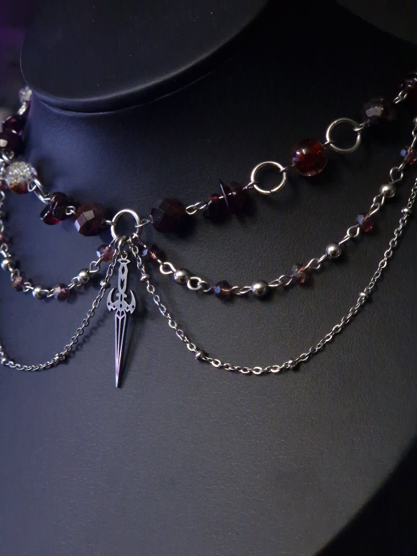 Granat-Collier „Schwert der Leidenschaft“ silber