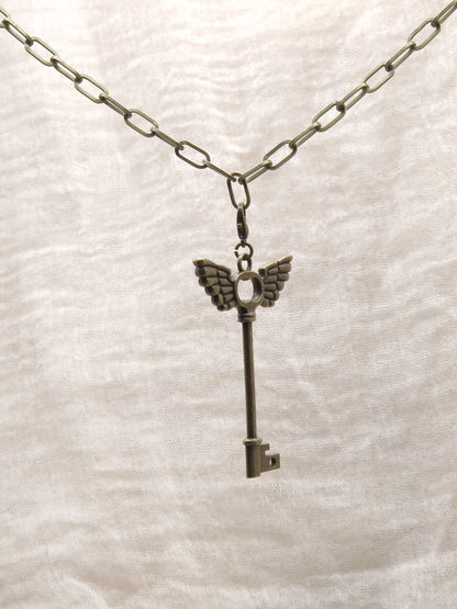 Schlüssel mit Flügel Charm