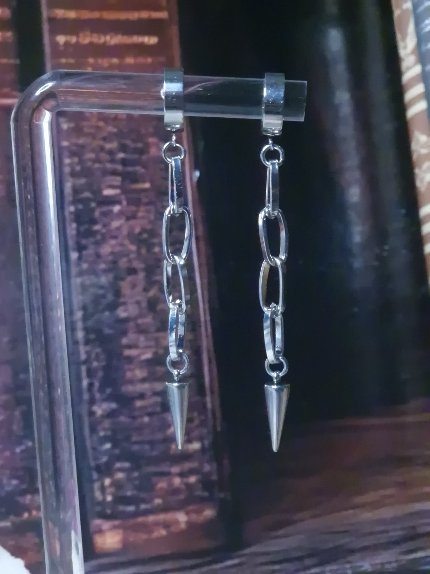 Ketten Ohrringe mit Spikes