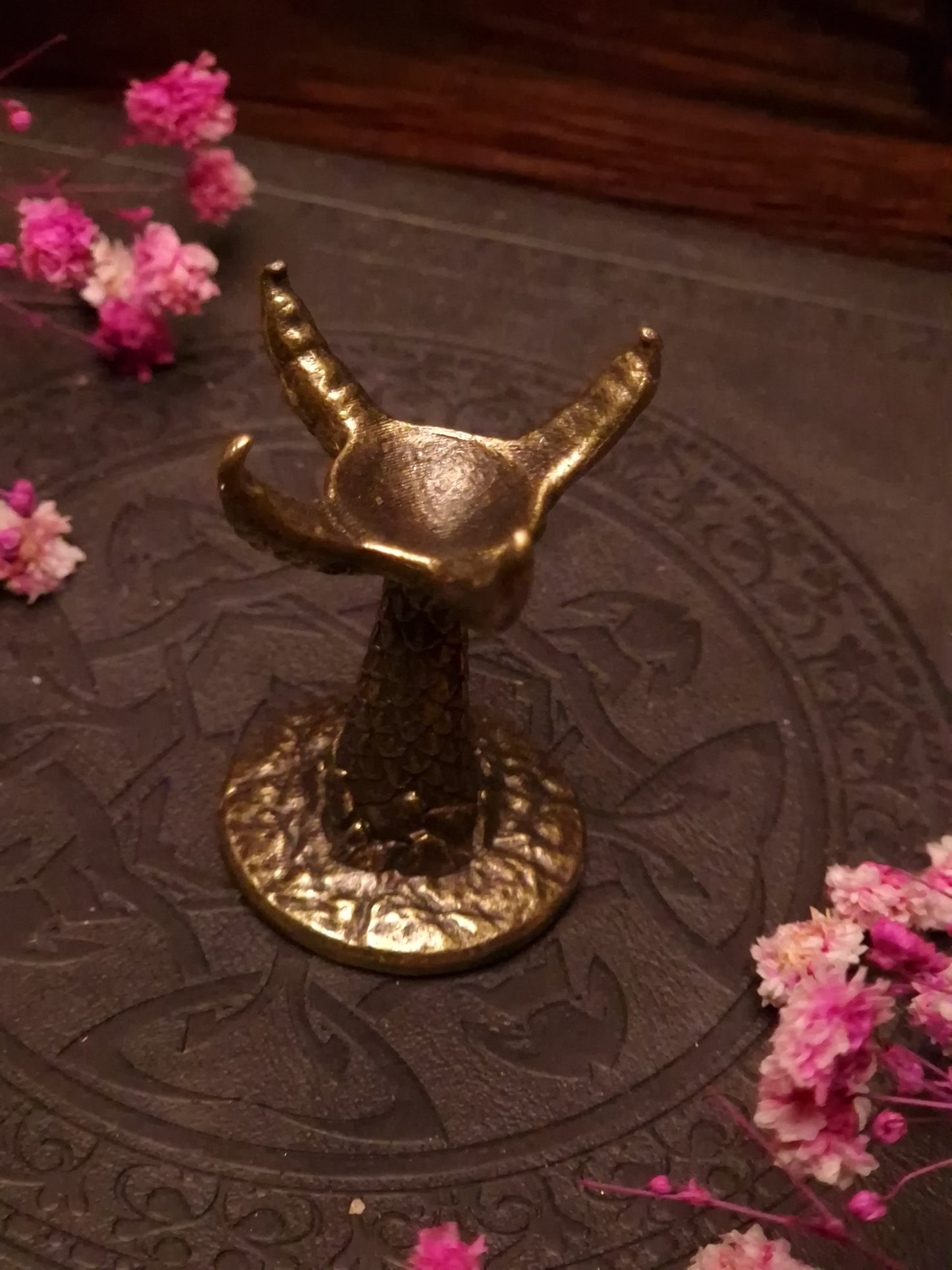 D20 Dice Stand „Dragon’s Claw“ – Wächter deiner Würfelmagie