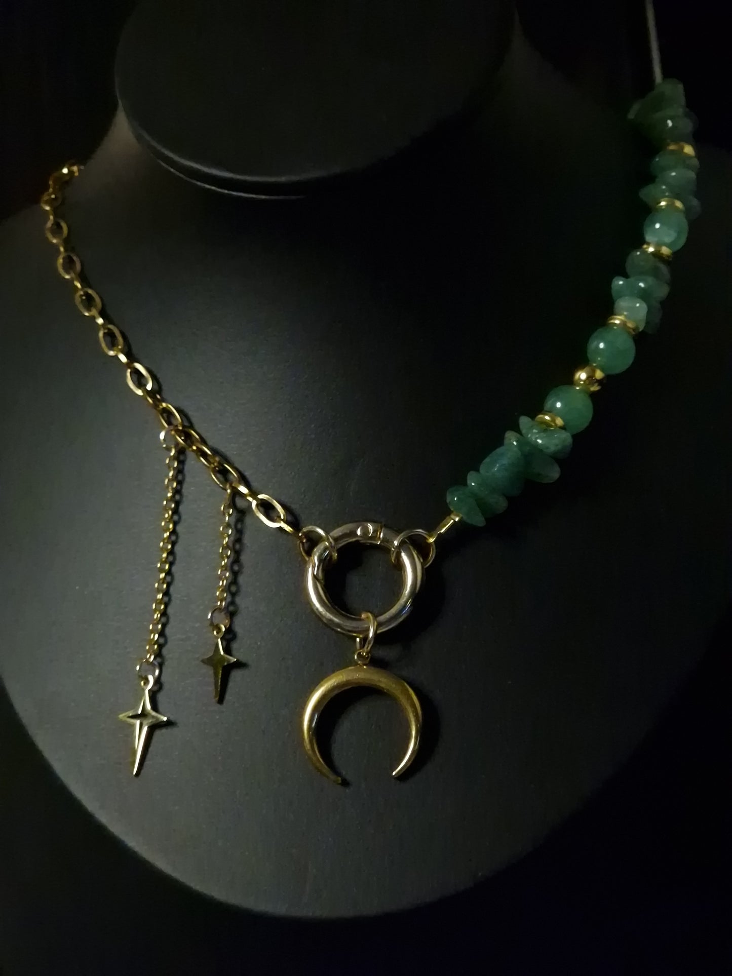 Einzelstück Emerald Crescent – Chain of Stillness