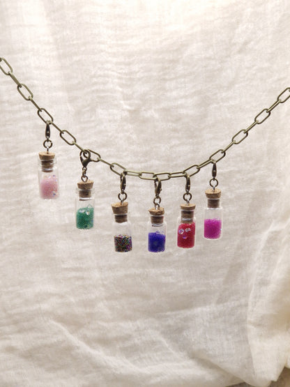 Glasflasche mit Perlen Charm