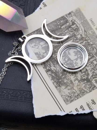 Triple Moon Locket – Hüterin verborgener Erinnerungen