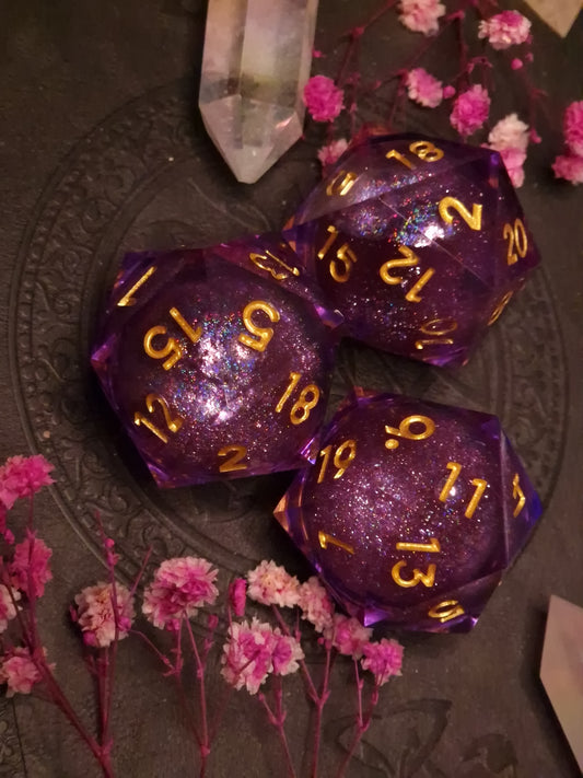 Chunky D20 „Arcane Amethyst“ – Würfel der Zauberkunst