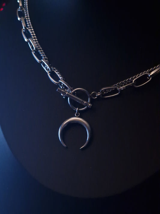 Kraftvolle Halbmond Kette silber