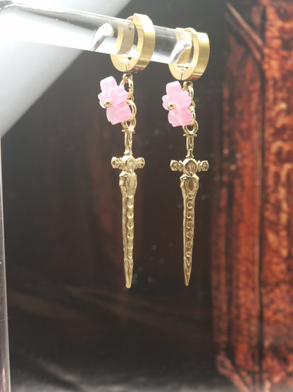 Thorned Blossom – Dolch Ohrringe mit Blüte