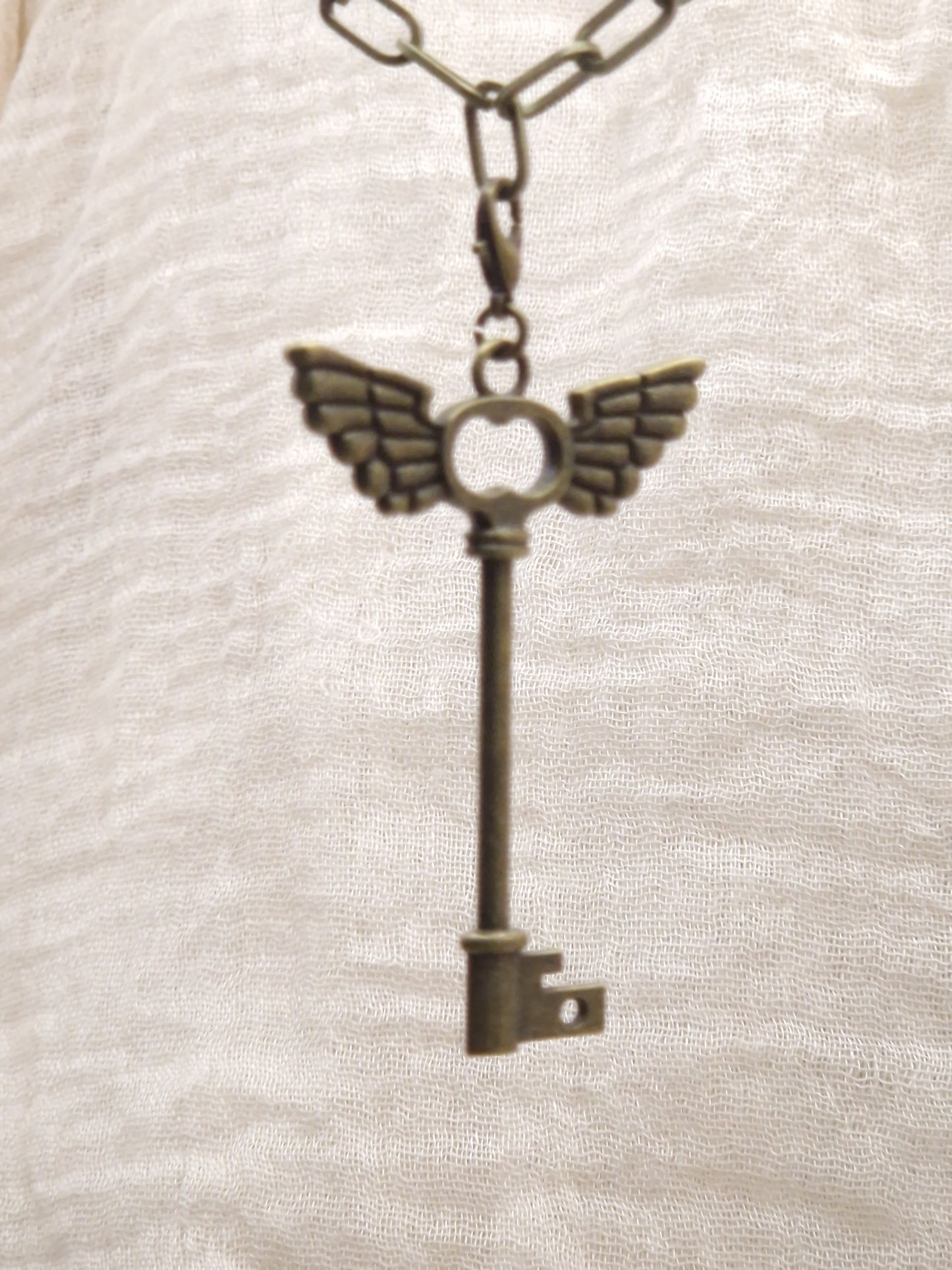 Schlüssel mit Flügel Charm