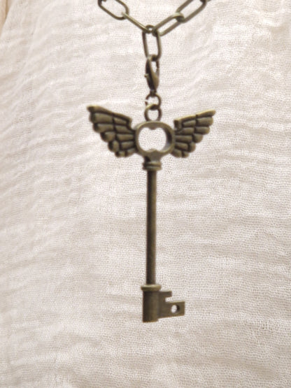 Schlüssel mit Flügel Charm