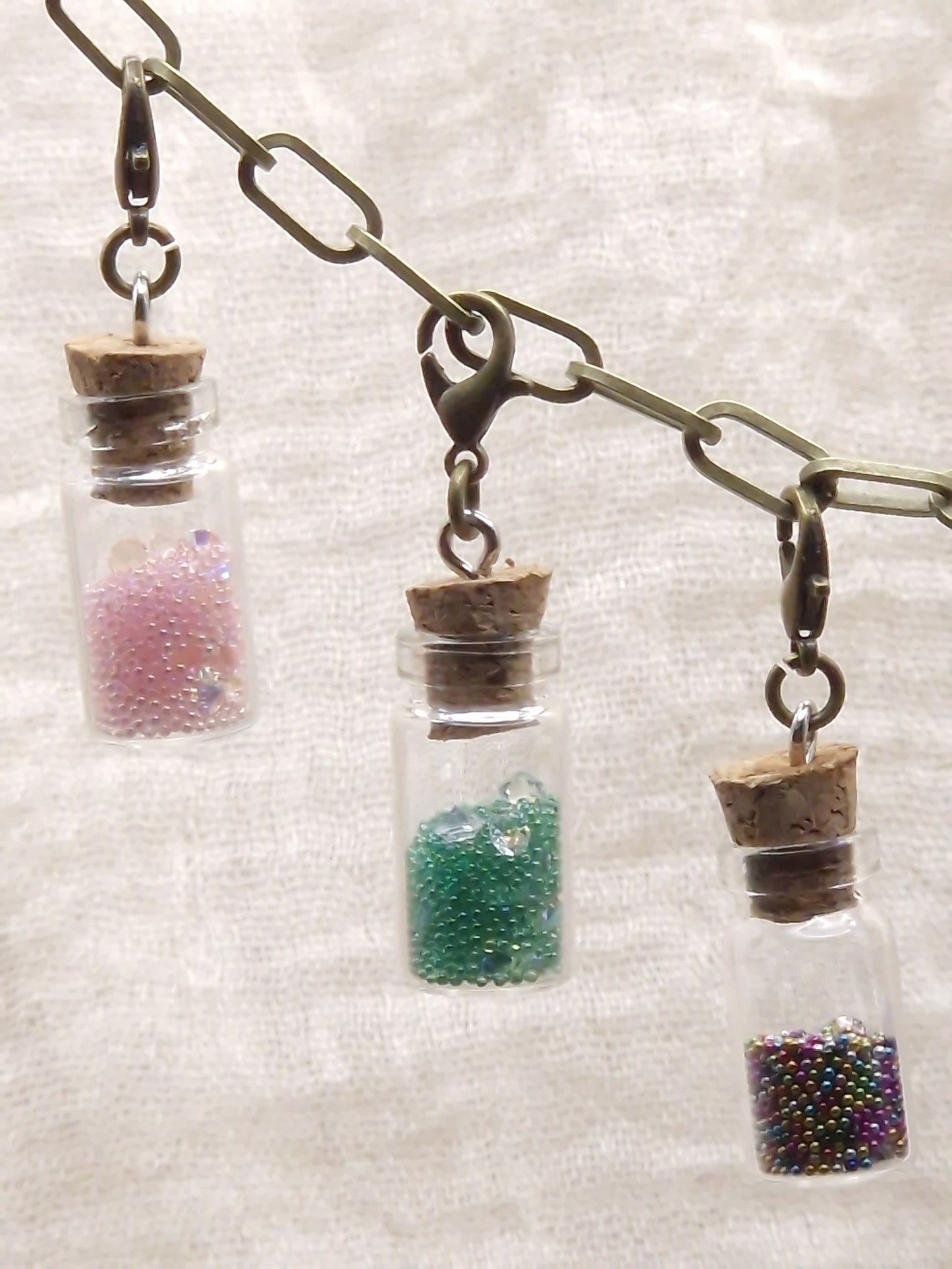 Glasflasche mit Perlen Charm