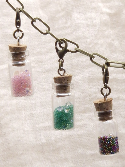 Glasflasche mit Perlen Charm
