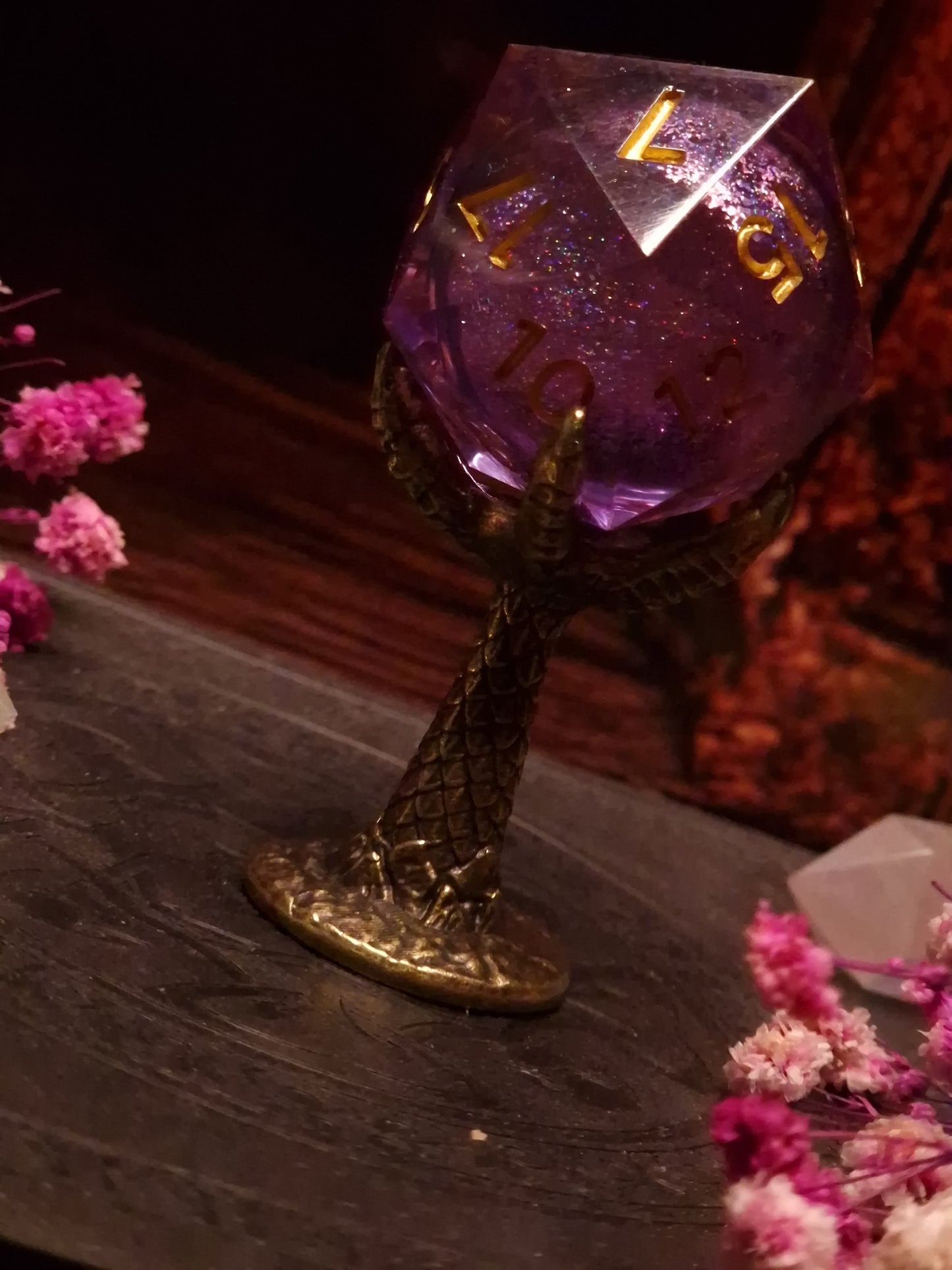 D20 Dice Stand „Dragon’s Claw“ – Wächter deiner Würfelmagie