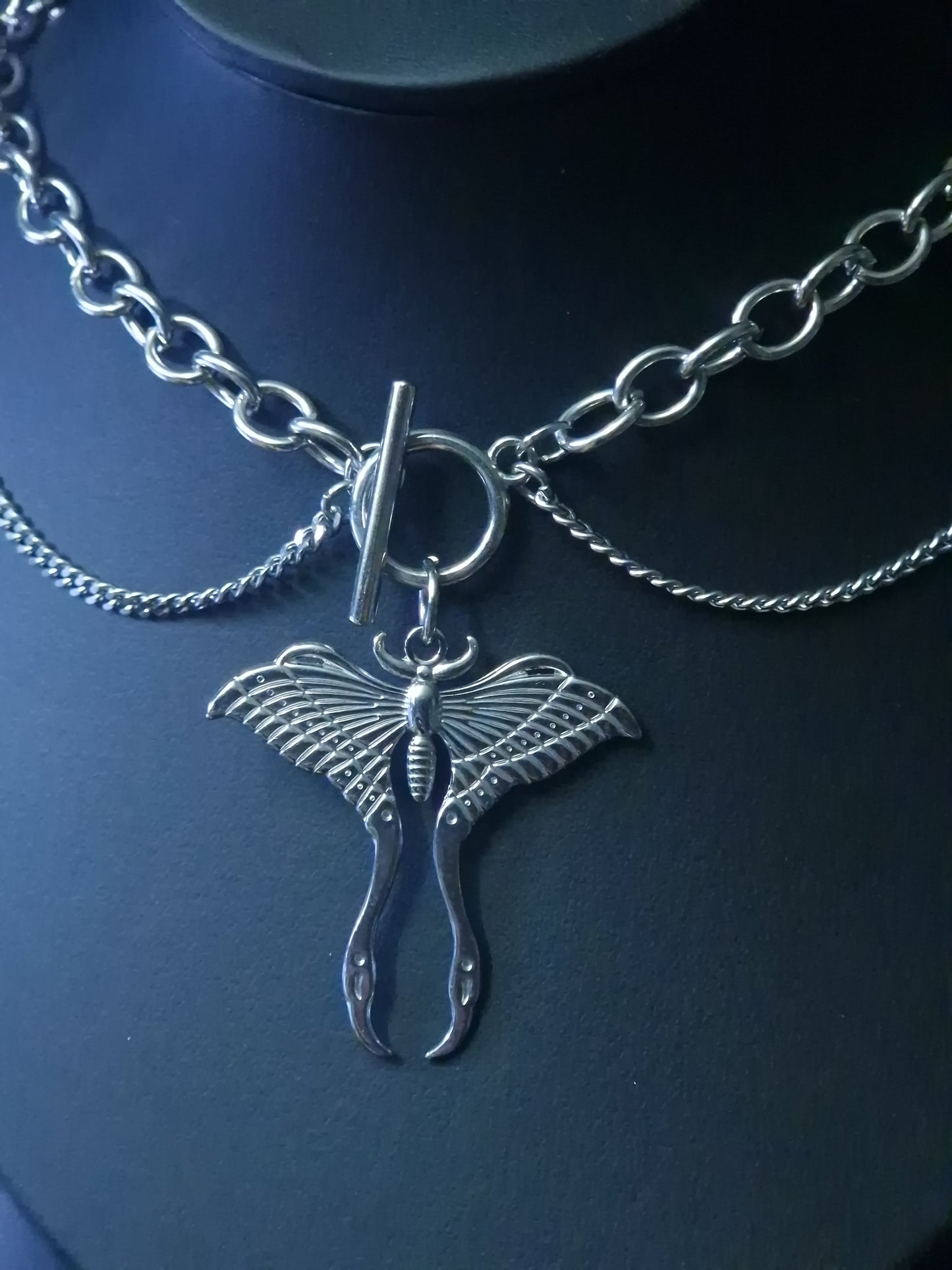 Chunky Luna Moth Kette silber