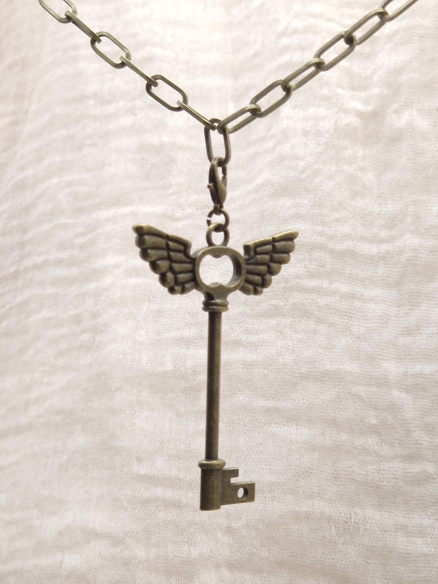 Schlüssel mit Flügel Charm
