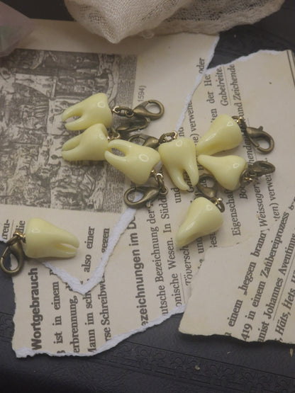 Zähnchen Charm