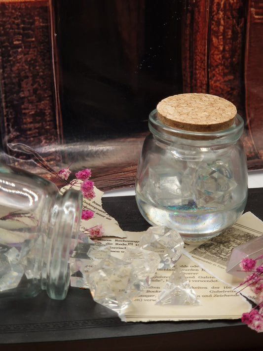 Invisible Würfelset im Glas